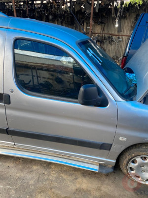 PEJO PARTNER SAĞ ÖN KAPI CAMI ÇIKMA