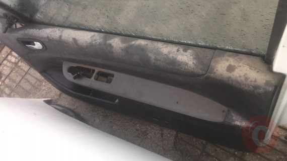 Peugeot 307 sağ kapı döşemesi tek kapı