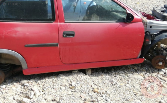 opel corsa b tek kapı çıkma sağ marşbiyel.