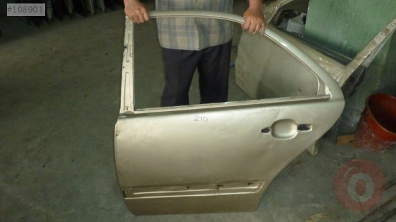 210 SOL ARKA KAPI MERCEDES ORJİNAL ÇIKMA PARÇA