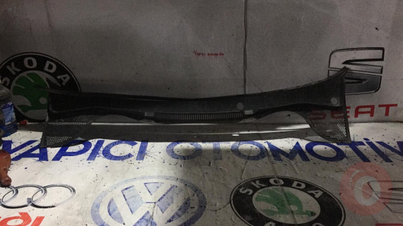 2013 VW POLO ORJİNAL ÇIKMA ÖN CAM IZGARASI