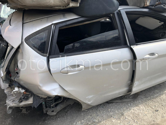 Ford Fiesta Sağ Ön Kapı Beyaz Hatasız orjinal çıkma