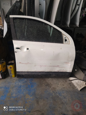Nissan Qashqai çıkma sağ ön kapı cami 2011