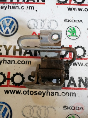 4B0831412B vw golf bora passat sağ ön kapı alt menteşe