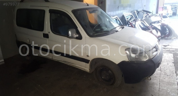 Peugeot partner ön çamurluk sağ