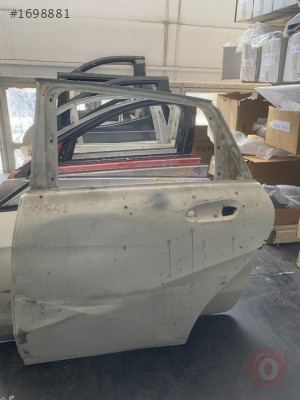 MERCEDES W246 SOL ARKA KAPI