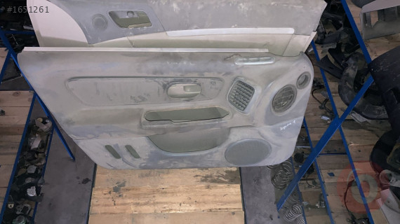 Renault Laguna 1 kapı döşemeleri