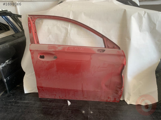 MERCEDES A180 SAĞ ÖN KAPI