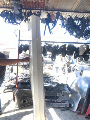 Mercedes C180 sağ maşbiyer plastiği