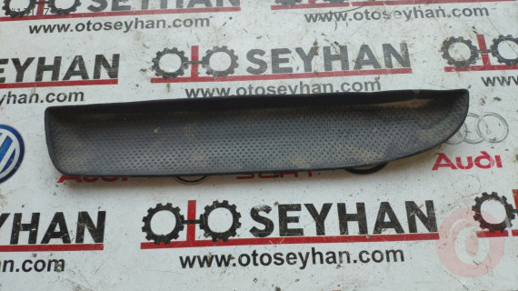 3B0868134 vw passat b5 ön kapı kartonu gözü lastiği