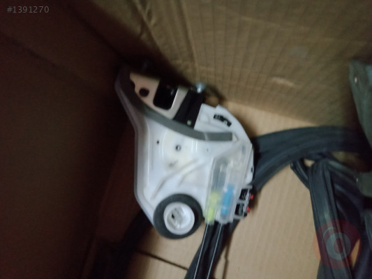 Toyota Corolla Sag Arka Kapı Kiliti 2013-2019