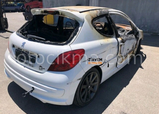 PEJO 207 2010 MODEL SAĞ ARKA ÇAMURLUK