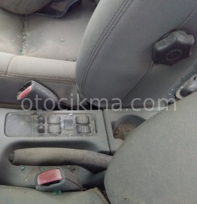 1996 VOLVO S40 HATASIZ VİTES KONSOLU.