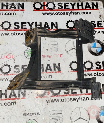1T1971856E vW caddy 2013 göğüs demiri beyin bağlantı demiri