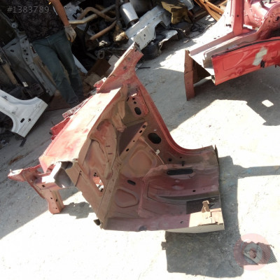 Renault Clio 4 kesme sağ ön çeyrek