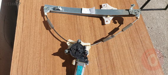 Hyundai i20 sağ ön kapı cam krikosu