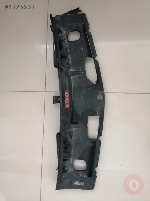 MERCEDES W204 RADYATÖR ÜST BAKALİTİ