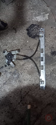 Renault Master 3 sol ön cam krikosu