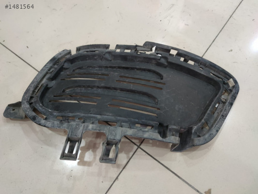 Mercedes GLA W156 Sağ Sis Farı Çerçevesi A1568855422