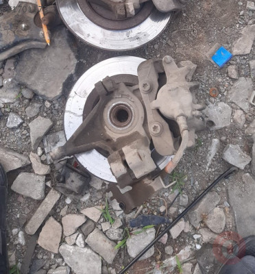 peugeot partner çıkma sağ taşıyıcı kaliper disk