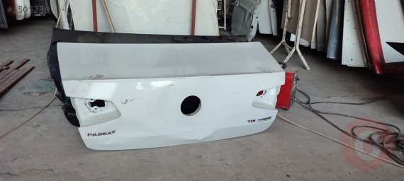 Volkswagen Passat arka bagaj kapısı orjinal cikma