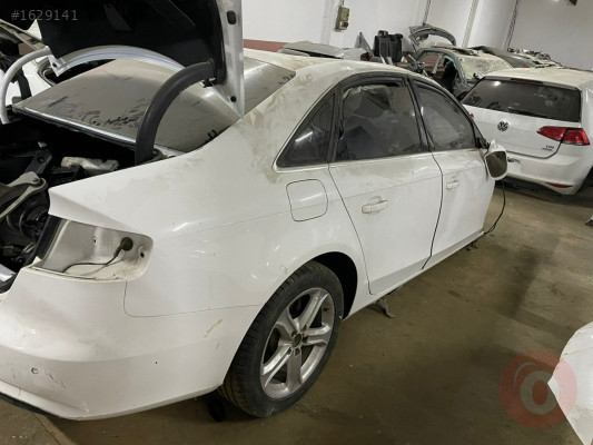 AUDİ A4 SAĞ ÖN ARKA HATASIZ BEYAZ KAPI ORJİNAL ÇIKMA PARÇA