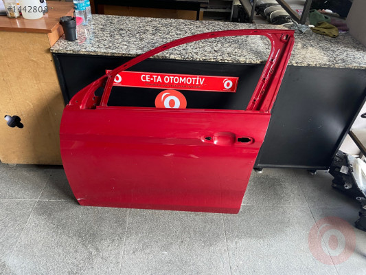 FİAT EGEA SOL ÖN KAPI ÇIKMA ORJİNAL KIRMIZI NOKTA HASARLI