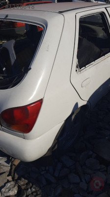 ford fiesta kesme sağ arka çamurluk