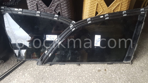 Audi Q7 Arka Kelebek Camlar Hatasız Orjinal Çıkma