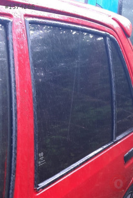 peugeot 205 1.4 benzinli çıkma sol arka kapı camı