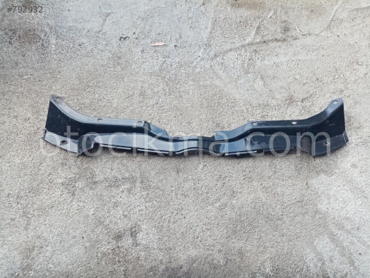 hyundai accent era ön panjur üst plastiği