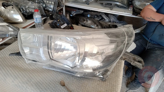 2015 model Toyota hilux çıkma ön sol far