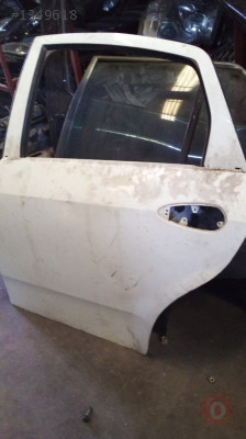 fiat punto beyaz sol arka kapı