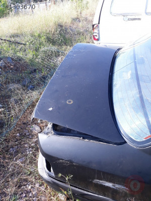 Mazda 323 arka bagaj kapagı