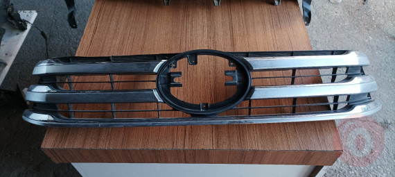 Toyota Hilux ön panjur orijinal çıkma