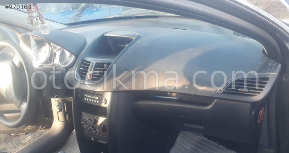 2009 model peugeot 207 1.4 çıkma dolu torpido