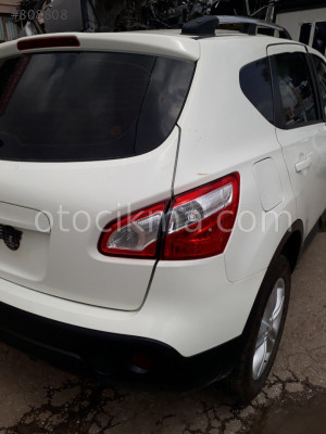 2011 NİSSAN QASHQAİ HATASIZ SAĞ STOP LAMBASI MEVCUTTUR.