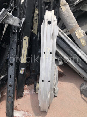 Audi a4 ön tampon demiri 2002-2005