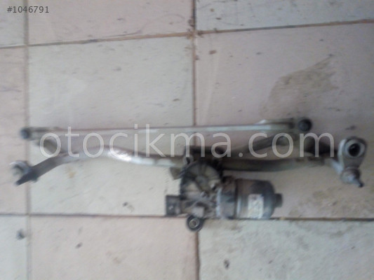 VW JETTA 2015 ÖN CAM SİLECEK MOTORU