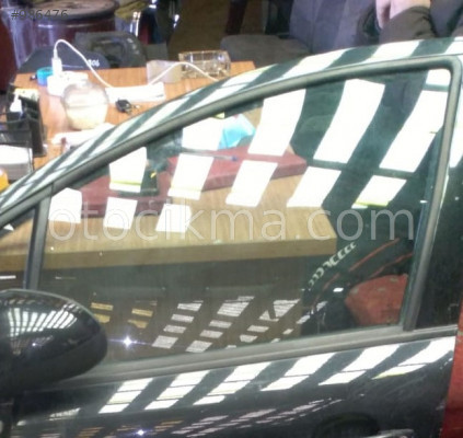 peugeot 207 çıkma sol ön kapı camı