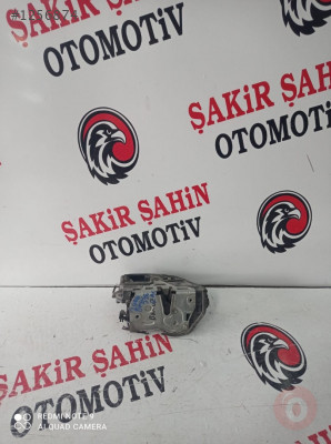 BMW E _90 MOTOR KAPUT MENTEŞESİ ÇIKMA PARÇA