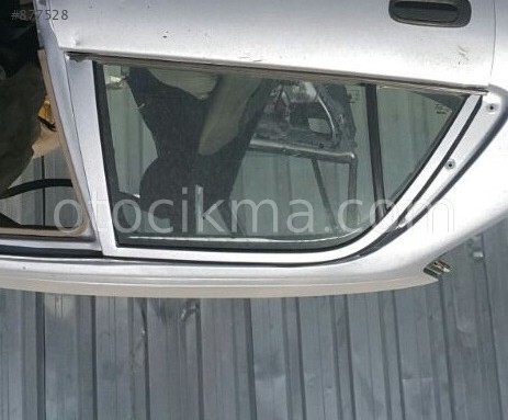 1999 TOYOTA COROLLA HATASIZ SAĞ ARKA KAPI CAMI.