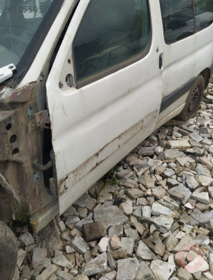 1999 peugeot partner 1.4 benzin çıkma sol yan panel