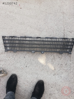 Renault clio 3 ön tampon orta ızgara