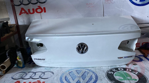 VW B8 BAGAJ KAPAĞI HATASIZ ORJ ÇIKMA