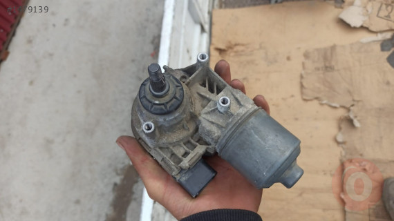FORD FOCUS ÖN SİLECEK MOTORU SAĞ ÇIKMA ORİJİNAL 2012-18