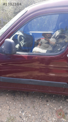 2000 model peugeot partner 1.9 dizel çıkma sol ön dolu kapı