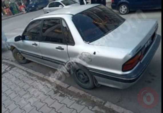90 model Mitsubishi Galant ön çamurluklar