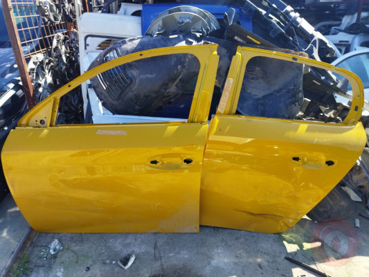 Peugeot 208 sol arka kapı çıkma