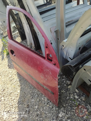 Opel Corsa c kasa 2003 model sağ ön kapı çıkma parça